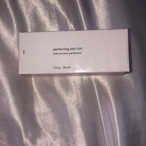 Glossier Perfecting Skin Tint Shade G6